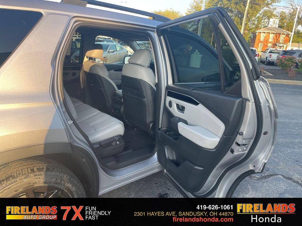 new 2025 Honda Pilot car, priced at $52,495