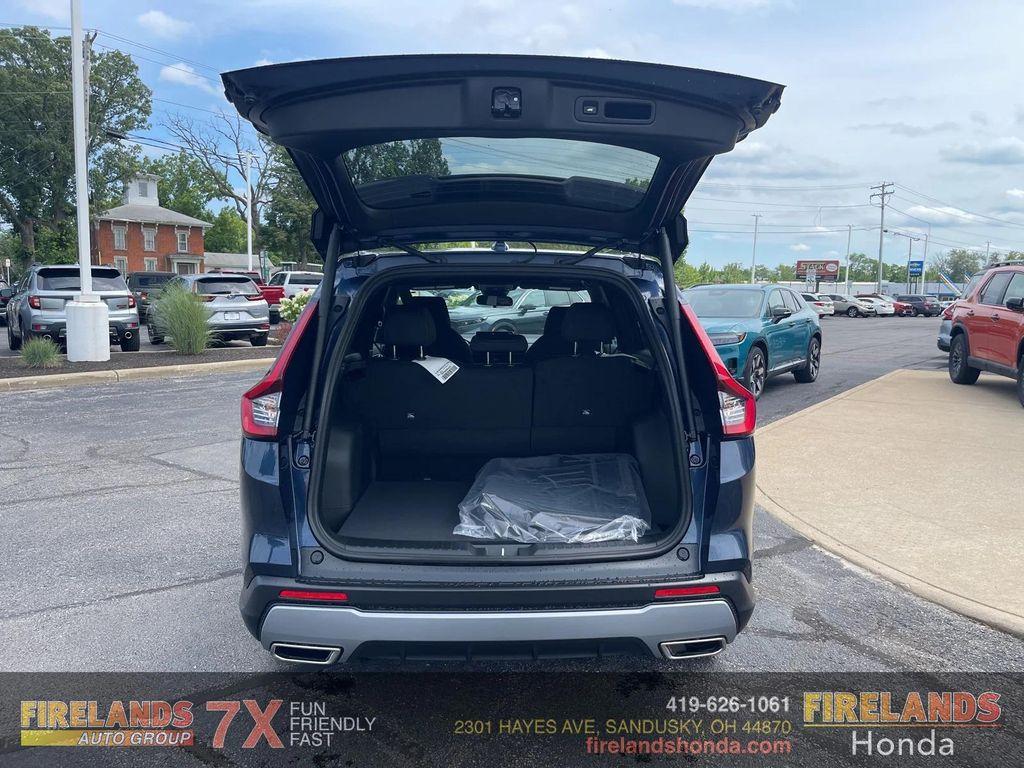 new 2026 Honda CR-V Hybrid car, priced at $40,195