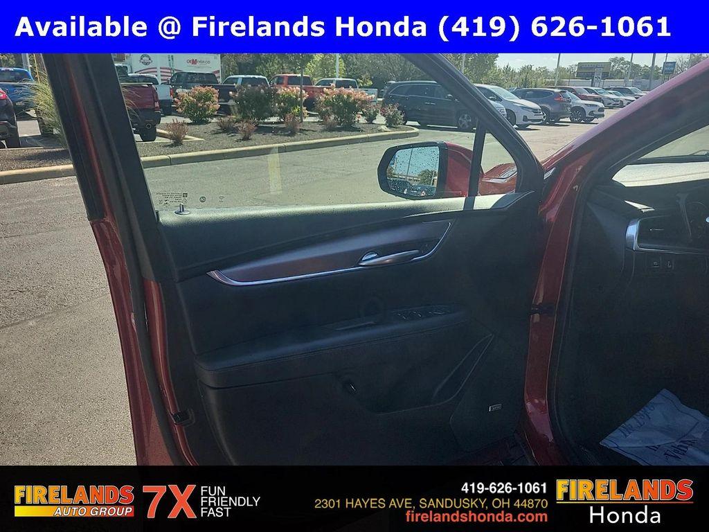 used 2022 Cadillac XT5 car, priced at $24,500