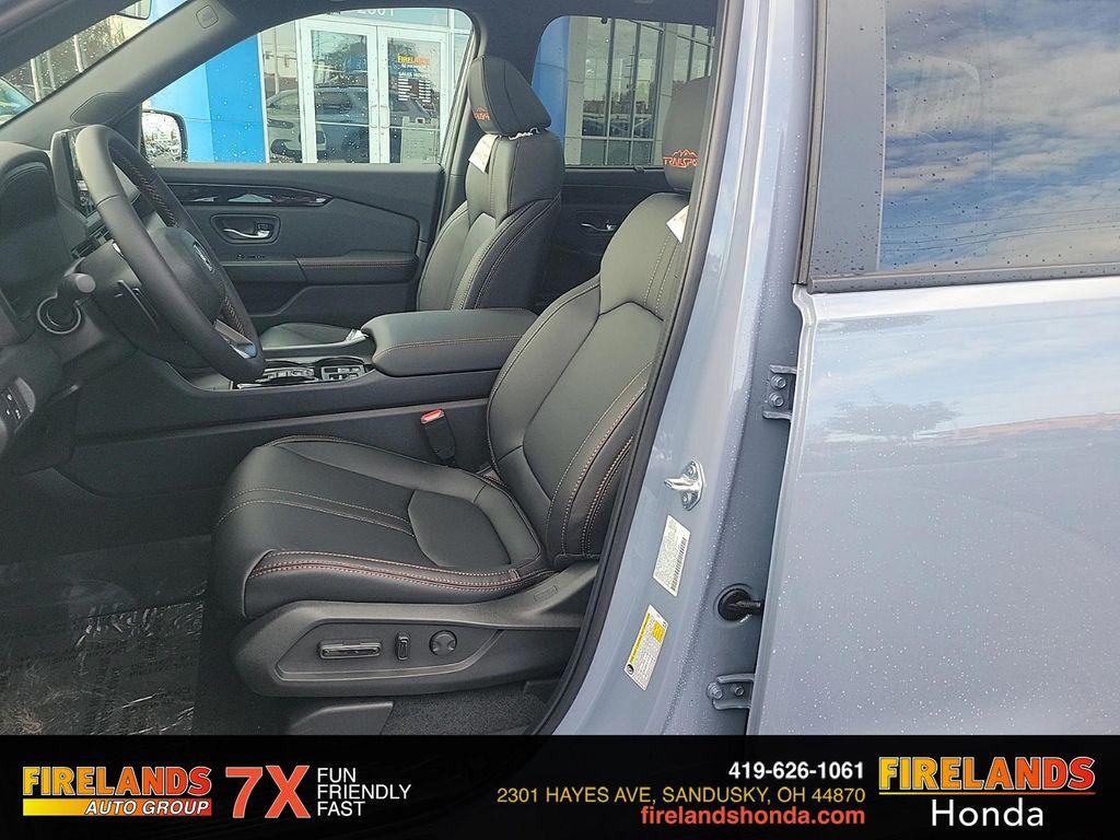 new 2025 Honda Pilot car, priced at $51,330