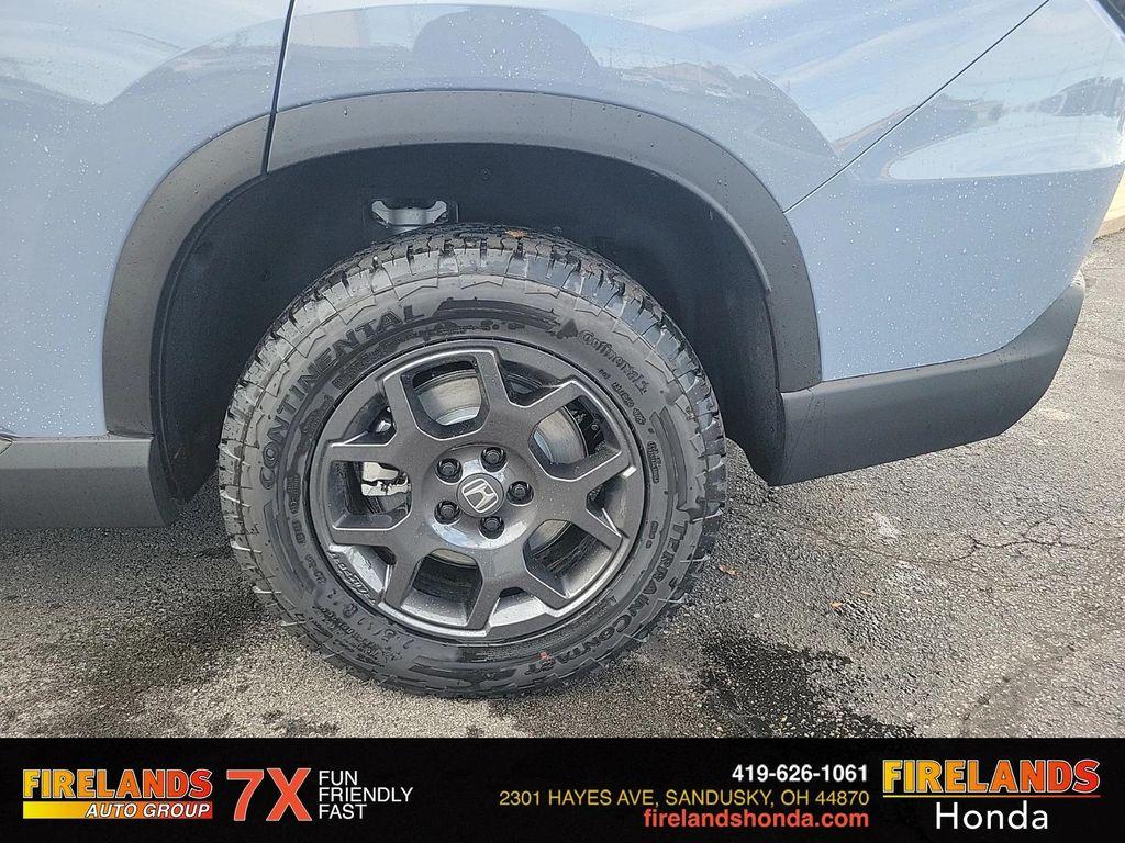 new 2025 Honda Pilot car, priced at $51,330