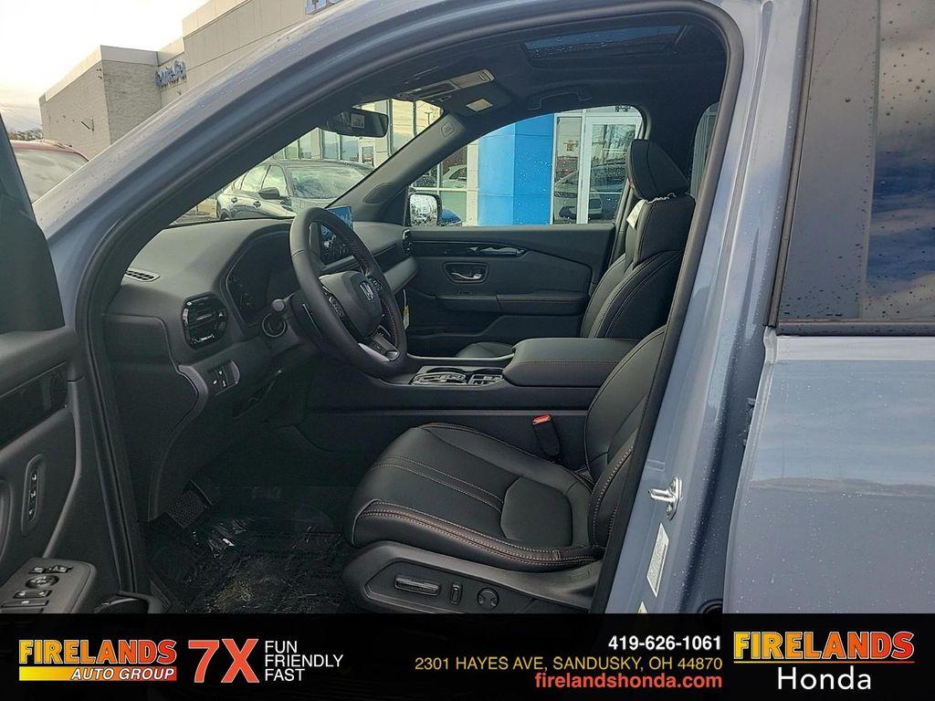 new 2025 Honda Pilot car, priced at $51,330