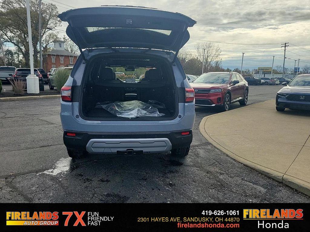 new 2025 Honda Pilot car, priced at $51,330