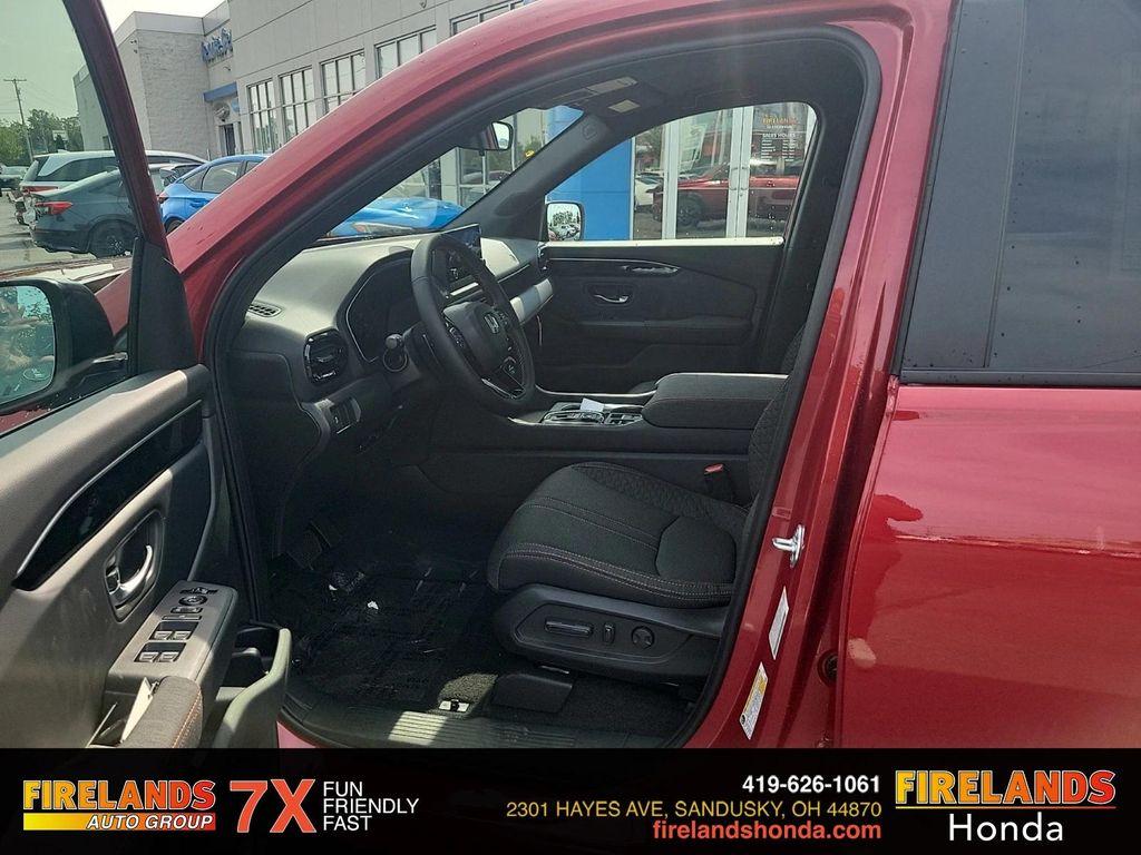 new 2025 Honda Pilot car, priced at $43,750