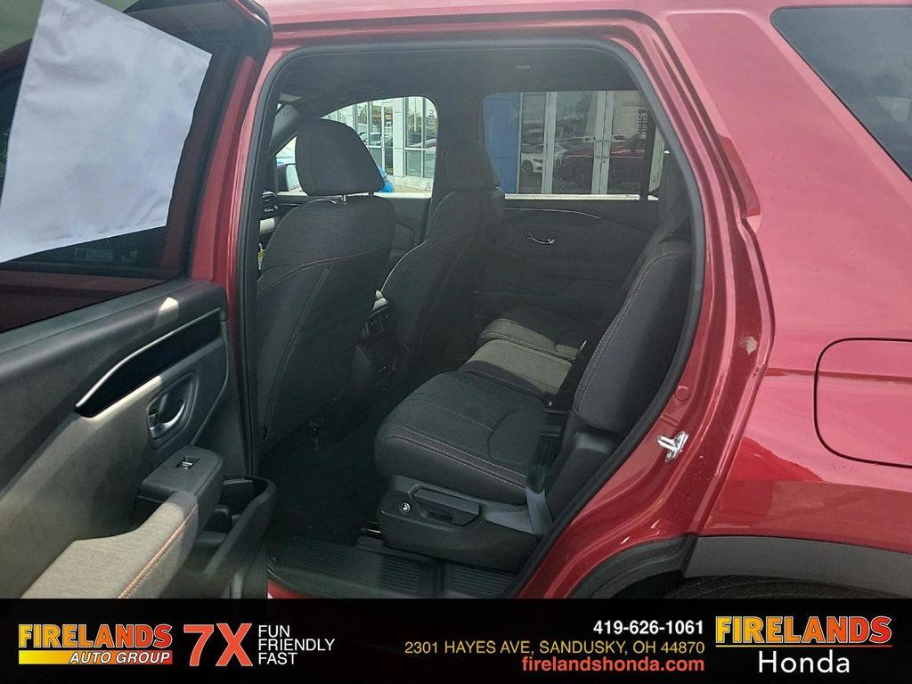 new 2025 Honda Pilot car, priced at $43,750