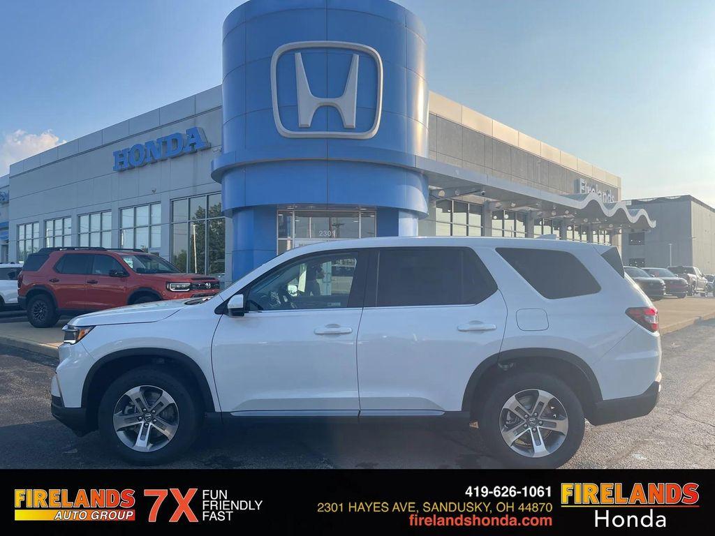 new 2025 Honda Pilot car, priced at $47,735