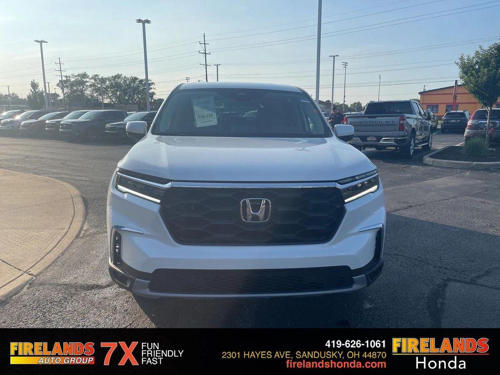 new 2025 Honda Pilot car, priced at $47,735