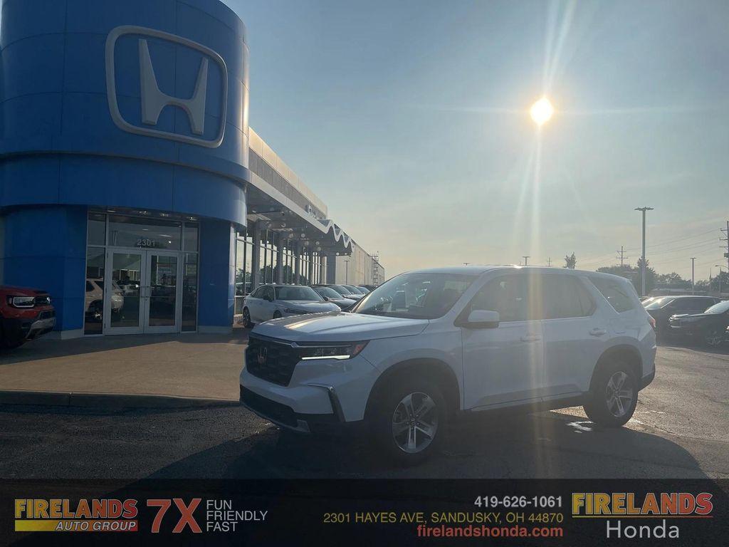 new 2025 Honda Pilot car, priced at $47,735