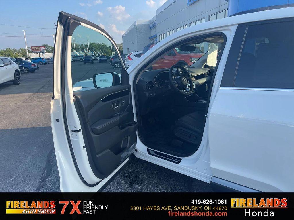 new 2025 Honda Pilot car, priced at $47,735