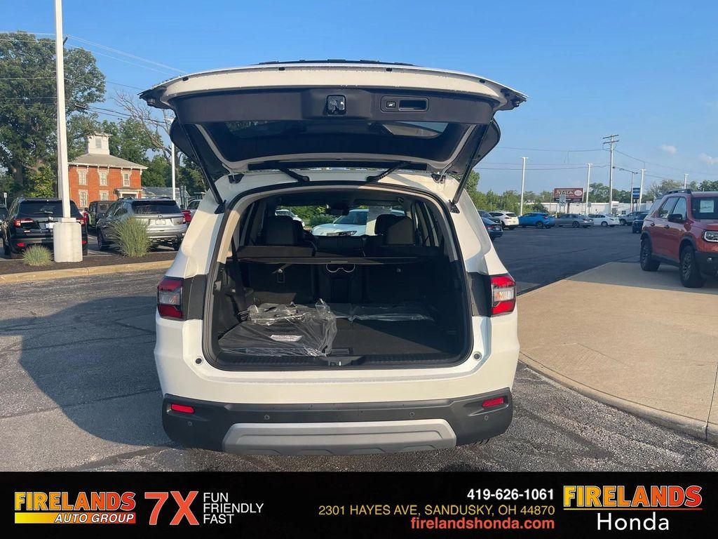 new 2025 Honda Pilot car, priced at $47,735