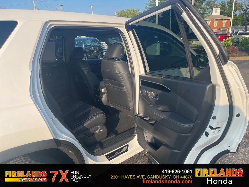 new 2025 Honda Pilot car, priced at $47,735