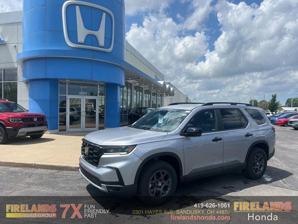 new 2025 Honda Pilot car, priced at $50,350