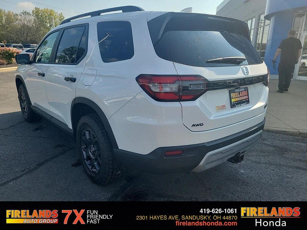 new 2025 Honda Pilot car, priced at $50,850