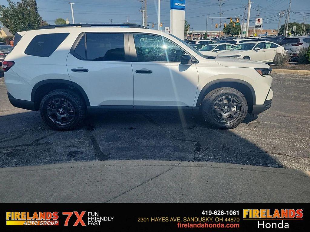 new 2025 Honda Pilot car, priced at $50,850
