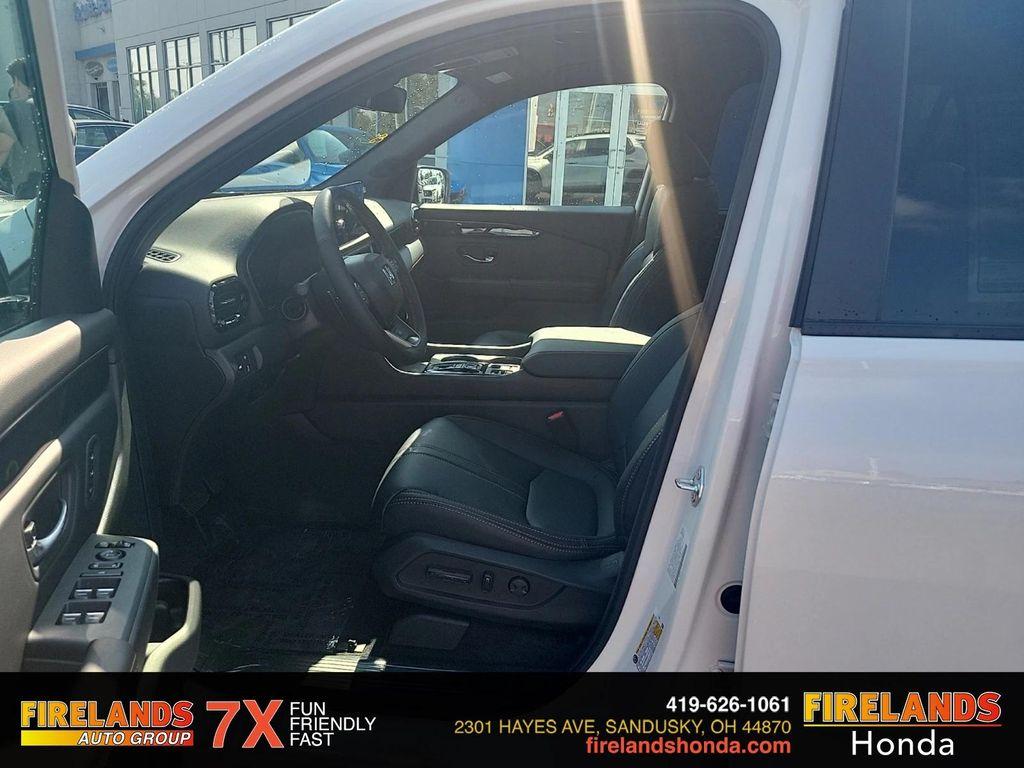 new 2025 Honda Pilot car, priced at $50,850