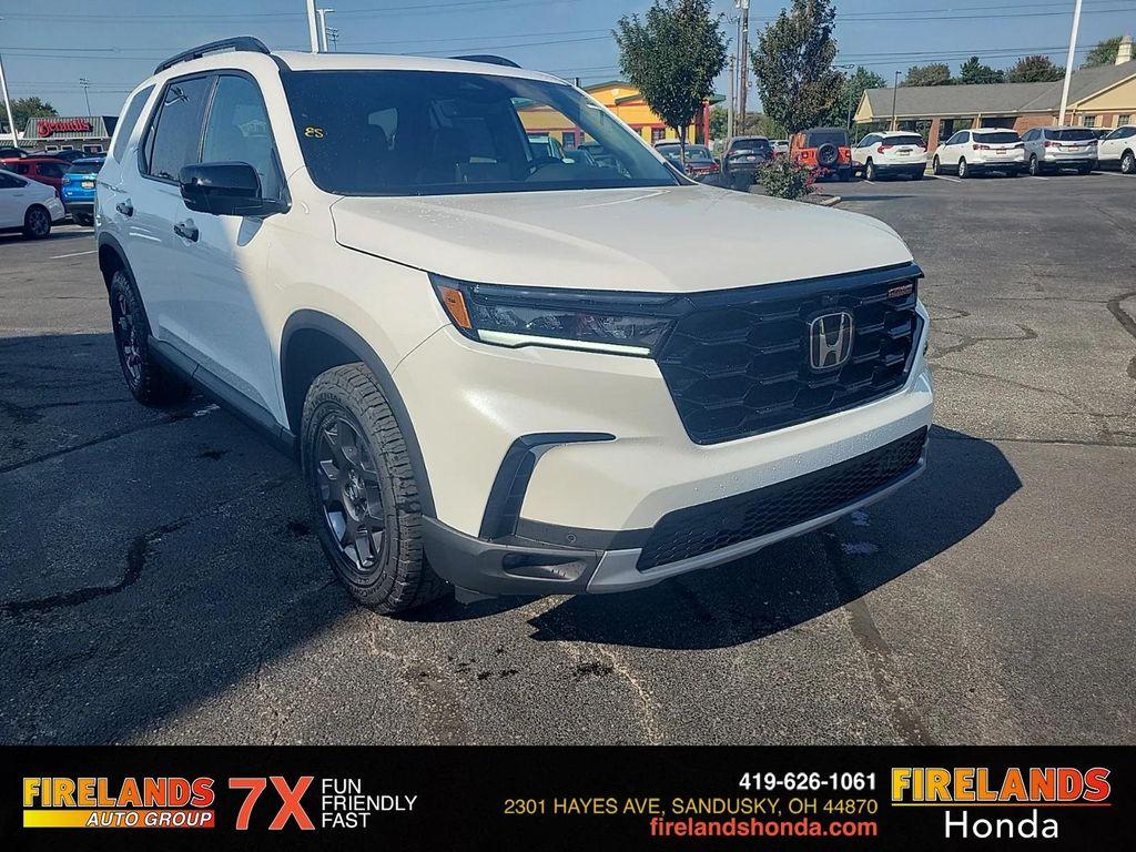 new 2025 Honda Pilot car, priced at $50,850