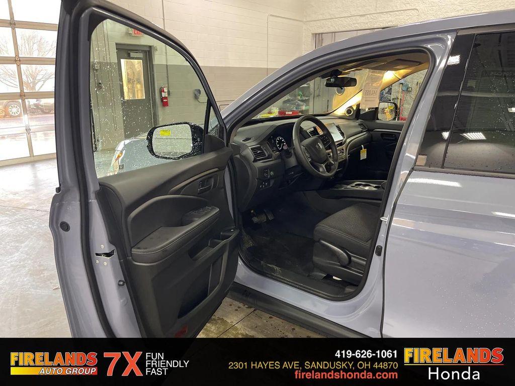 new 2025 Honda Ridgeline car, priced at $41,555