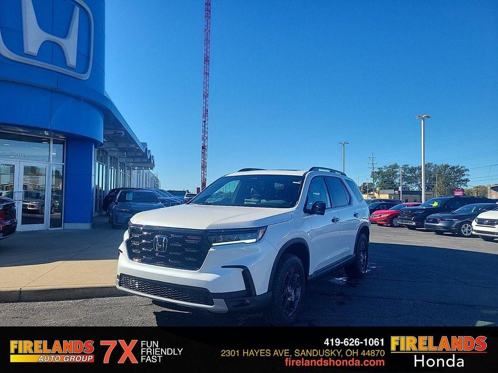 new 2025 Honda Pilot car, priced at $50,850