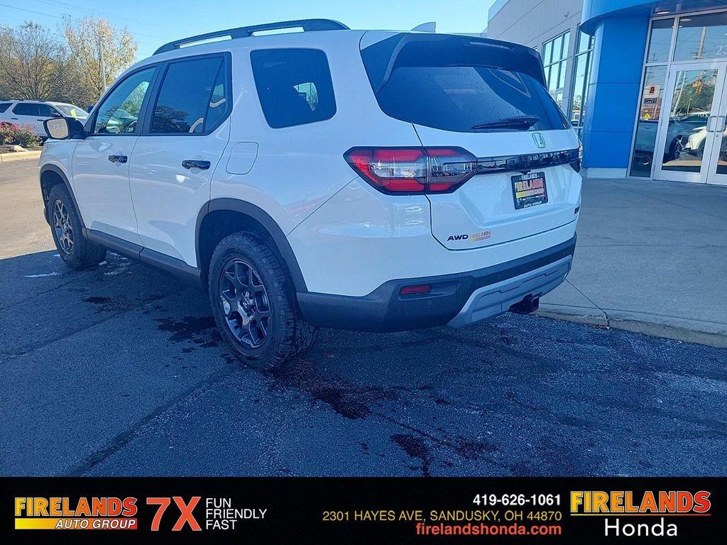 new 2025 Honda Pilot car, priced at $50,850