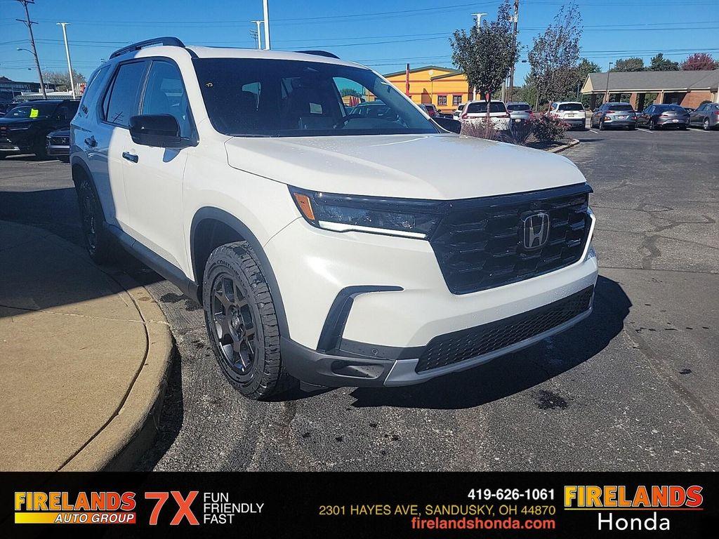 new 2025 Honda Pilot car, priced at $50,850