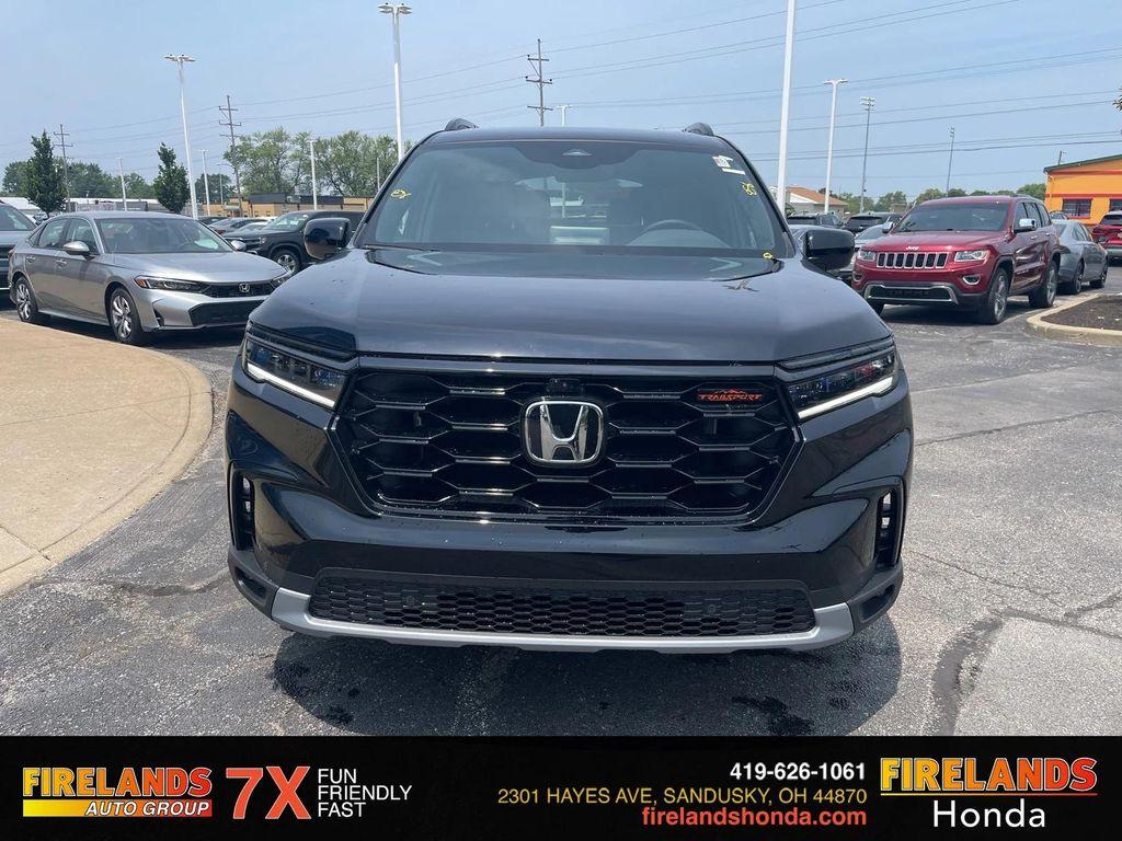 new 2025 Honda Pilot car, priced at $47,850