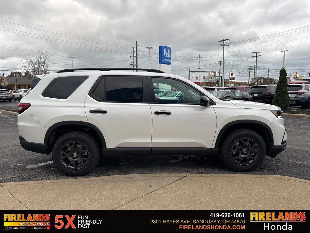 new 2025 Honda Pilot car, priced at $48,350