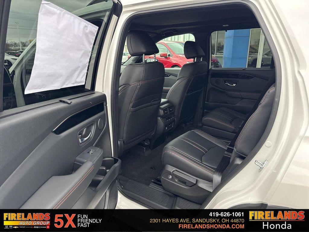 new 2025 Honda Pilot car, priced at $48,350