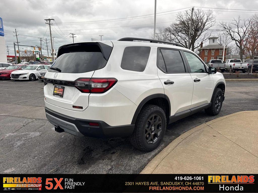 new 2025 Honda Pilot car, priced at $48,350