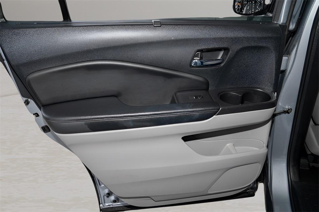 used 2021 Honda Pilot car, priced at $27,877