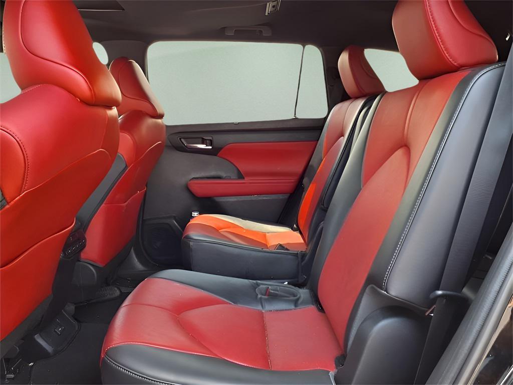 used 2023 Toyota Highlander car, priced at $31,988