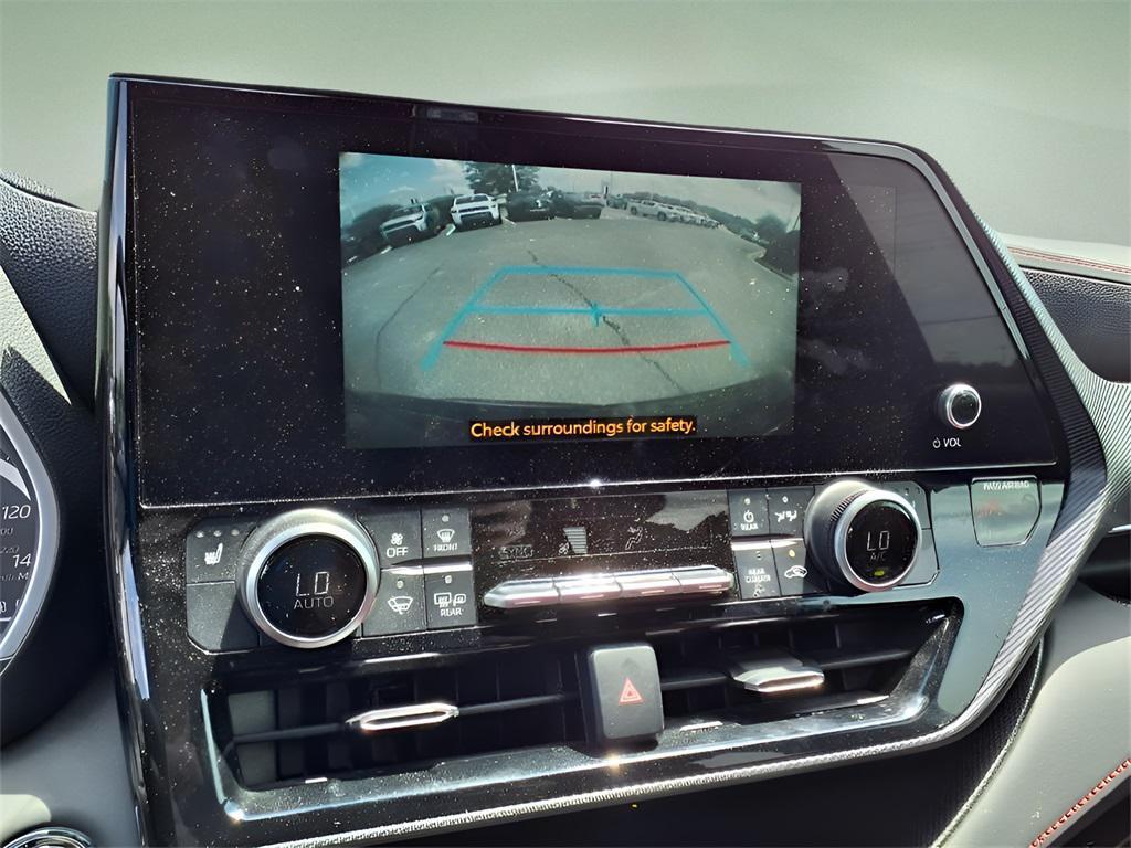 used 2023 Toyota Highlander car, priced at $31,988