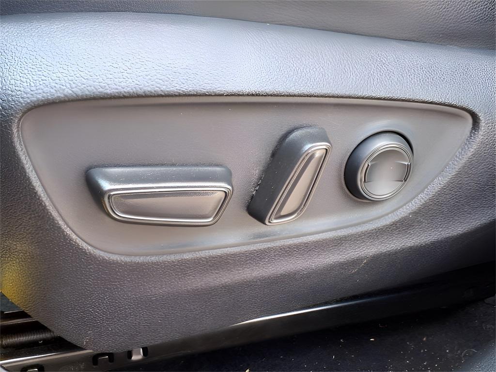 used 2023 Toyota Highlander car, priced at $31,988