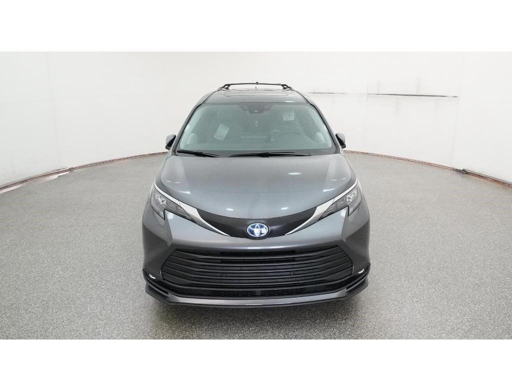 new 2025 Toyota Sienna car, priced at $47,572