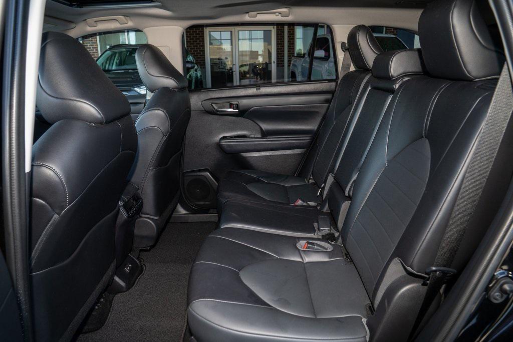 used 2022 Toyota Highlander car, priced at $36,032