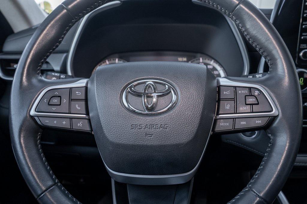 used 2022 Toyota Highlander car, priced at $36,032