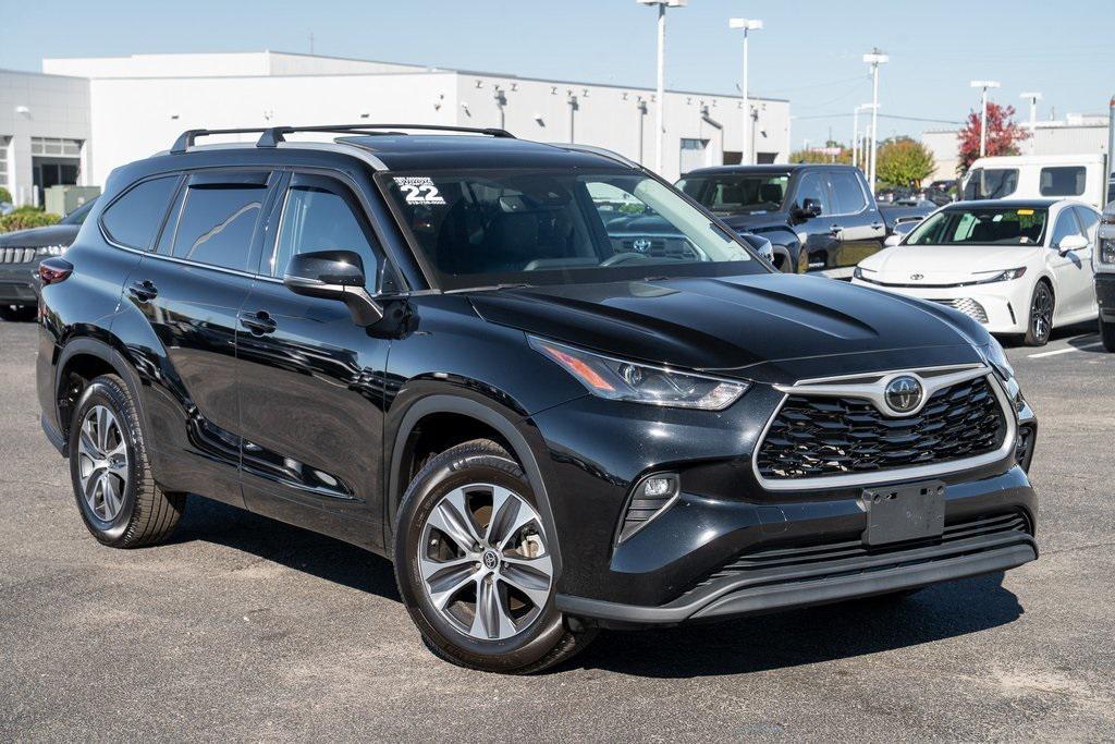 used 2022 Toyota Highlander car, priced at $36,032