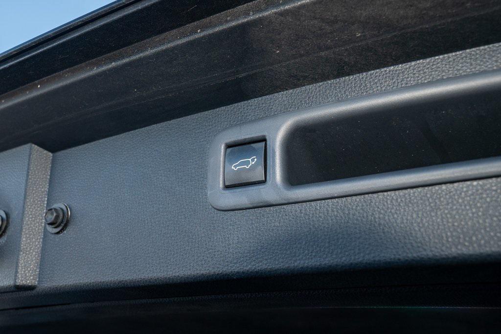 used 2022 Toyota Highlander car, priced at $36,032