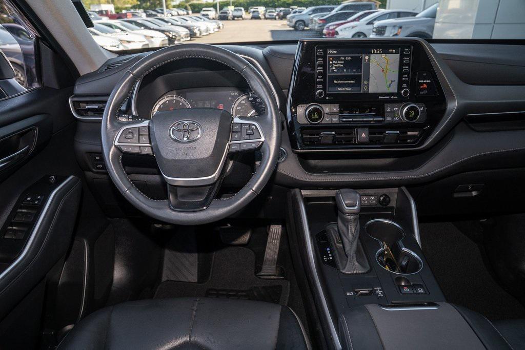 used 2022 Toyota Highlander car, priced at $36,032