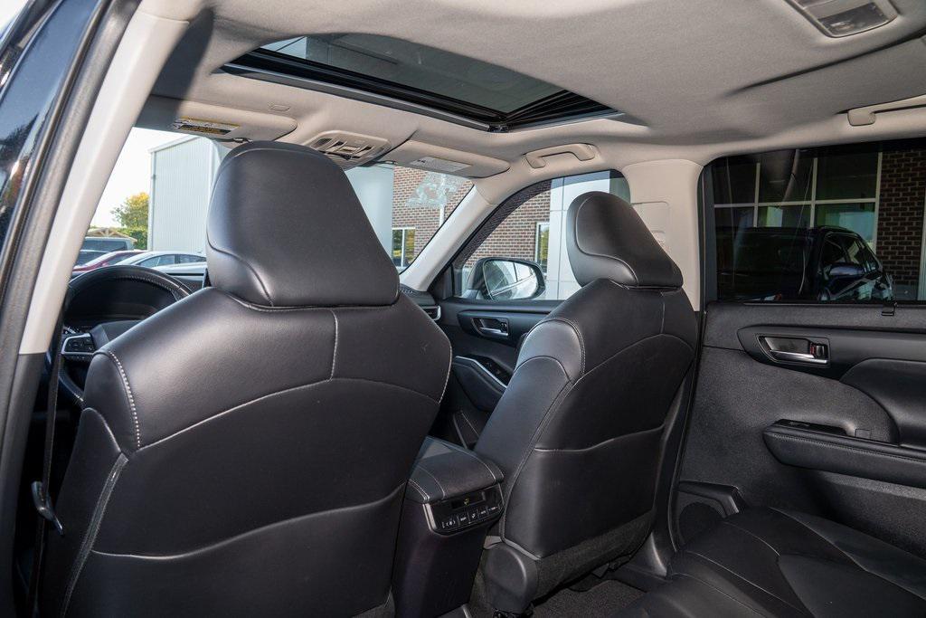 used 2022 Toyota Highlander car, priced at $36,032
