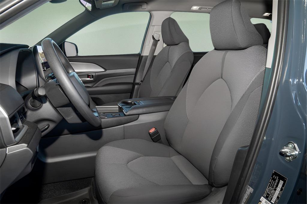 used 2025 Toyota Highlander car, priced at $42,683