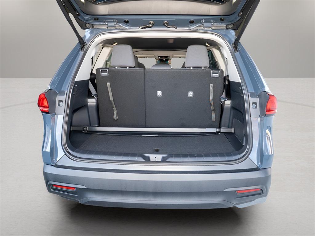 used 2025 Toyota Highlander car, priced at $42,683