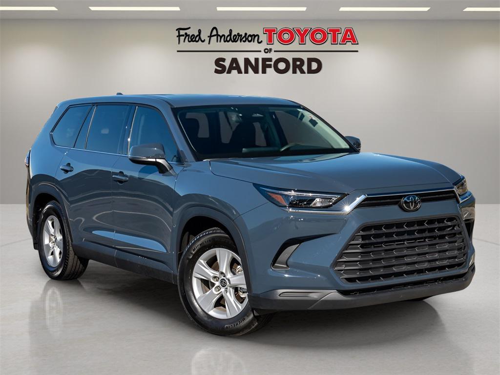 used 2025 Toyota Highlander car, priced at $42,683
