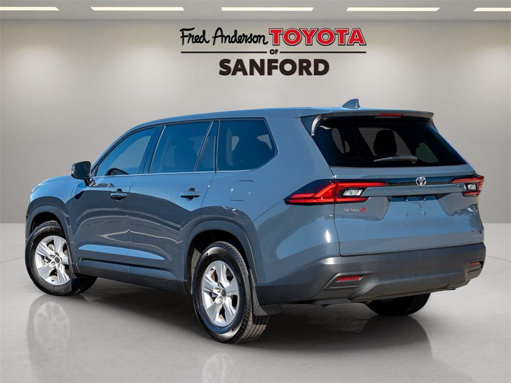 used 2025 Toyota Highlander car, priced at $42,683