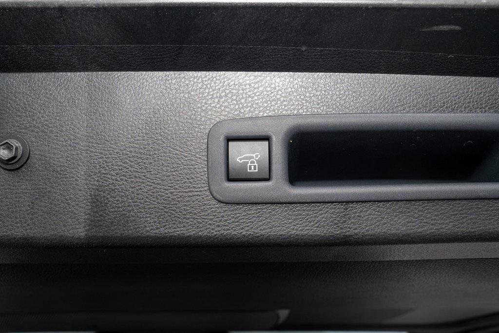 new 2025 Toyota Sienna car, priced at $48,627