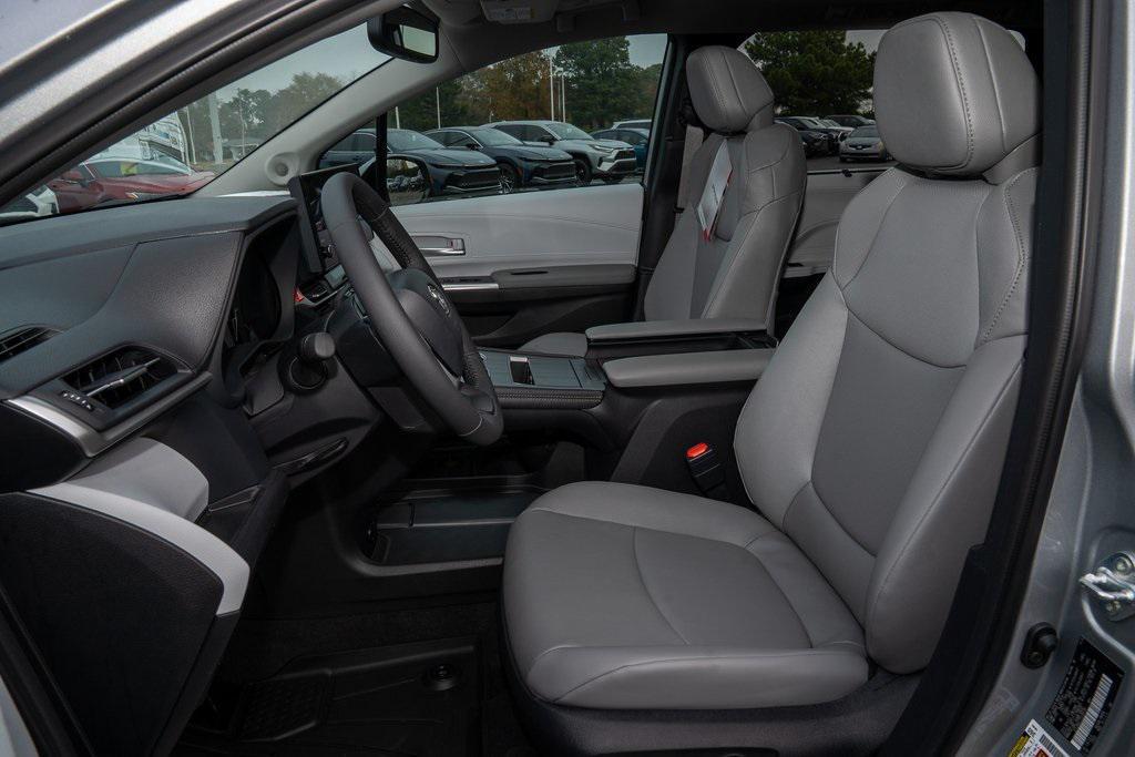 new 2025 Toyota Sienna car, priced at $48,627