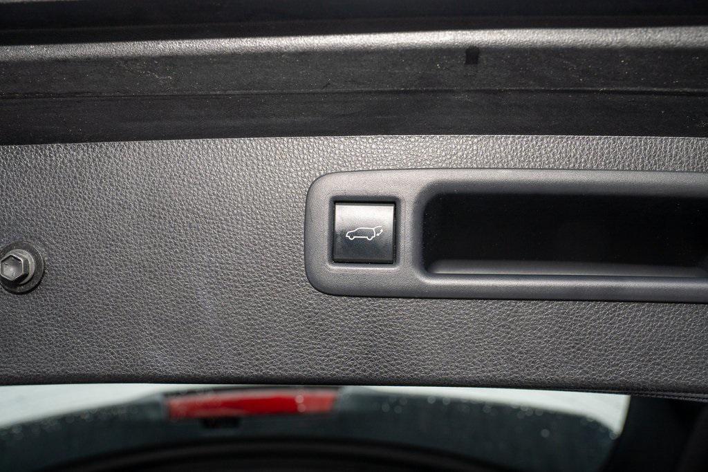 used 2020 Toyota Highlander car, priced at $30,485