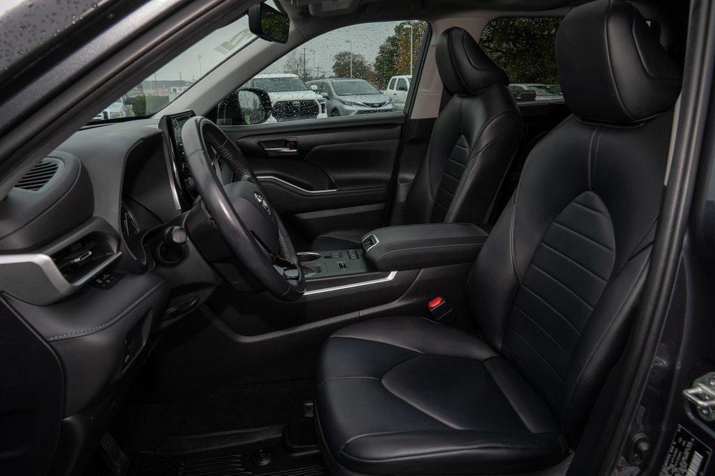 used 2020 Toyota Highlander car, priced at $30,485