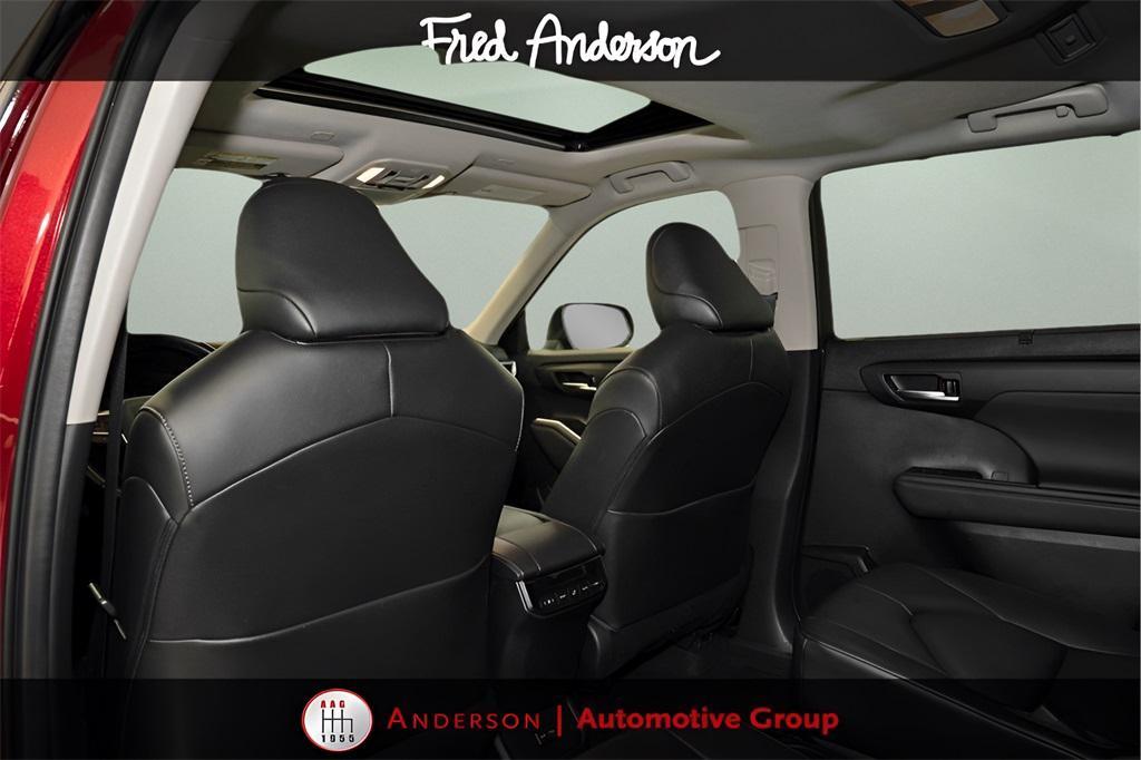 used 2023 Toyota Highlander car, priced at $37,554
