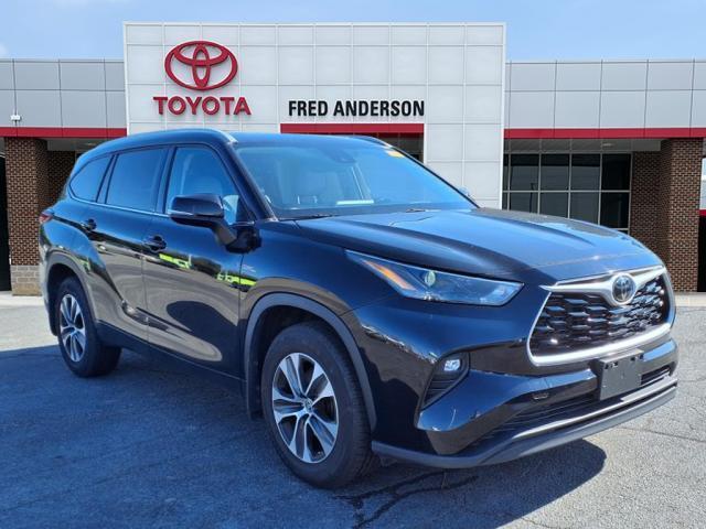 used 2022 Toyota Highlander car, priced at $34,225