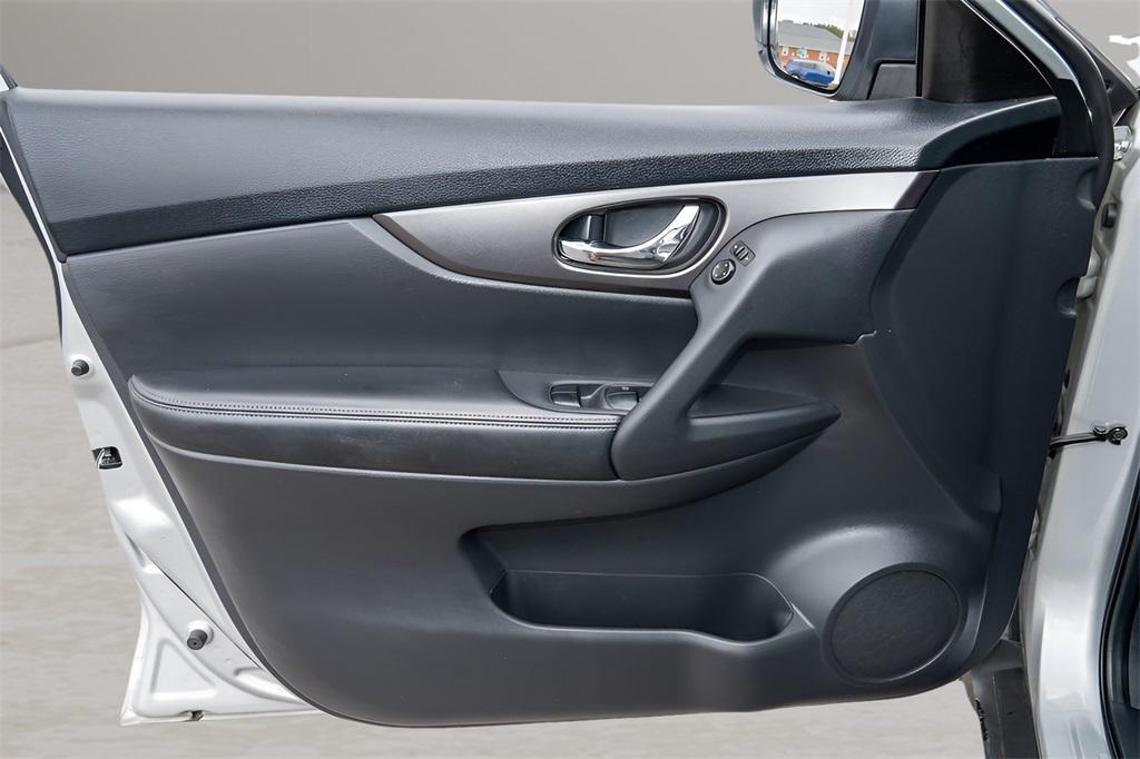 used 2016 Nissan Rogue car, priced at $14,374